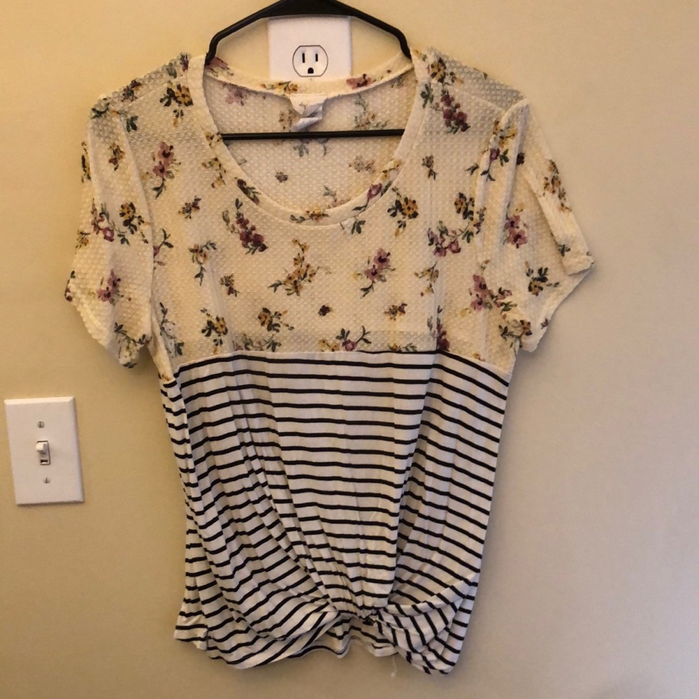 Women’s tuck front top